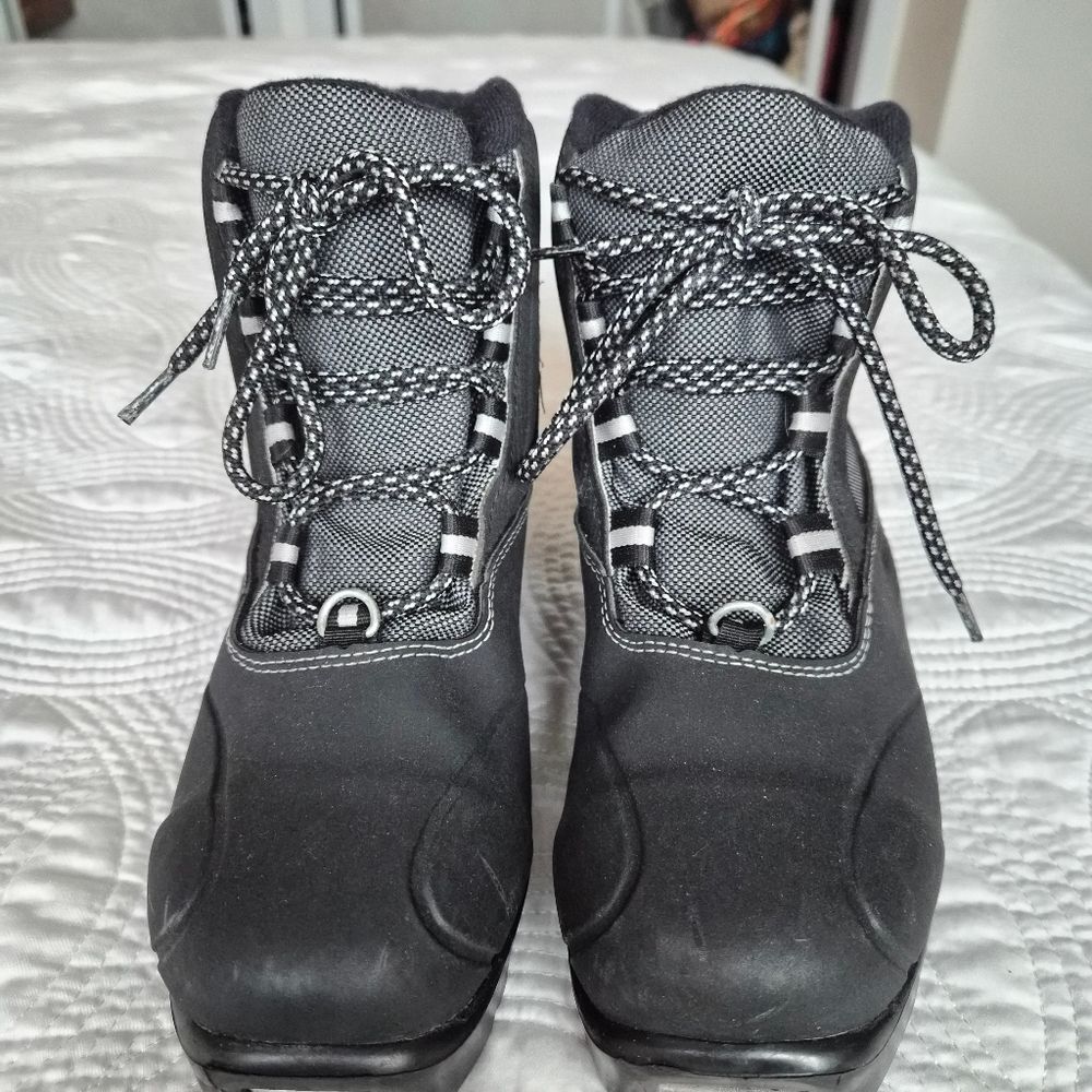 Rossignol Women's Black and Gray Cross Country Ski Boots $45 - Picture 7 of 16